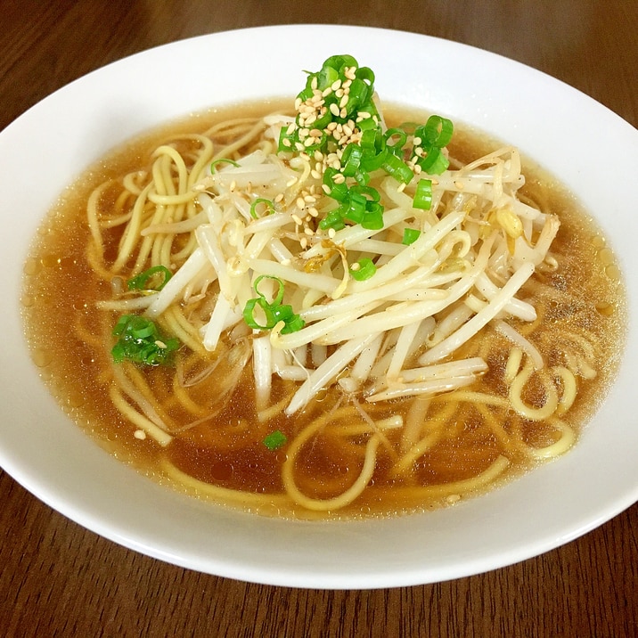 業スー牛肉だしの素で☆もやし醤油ラーメン